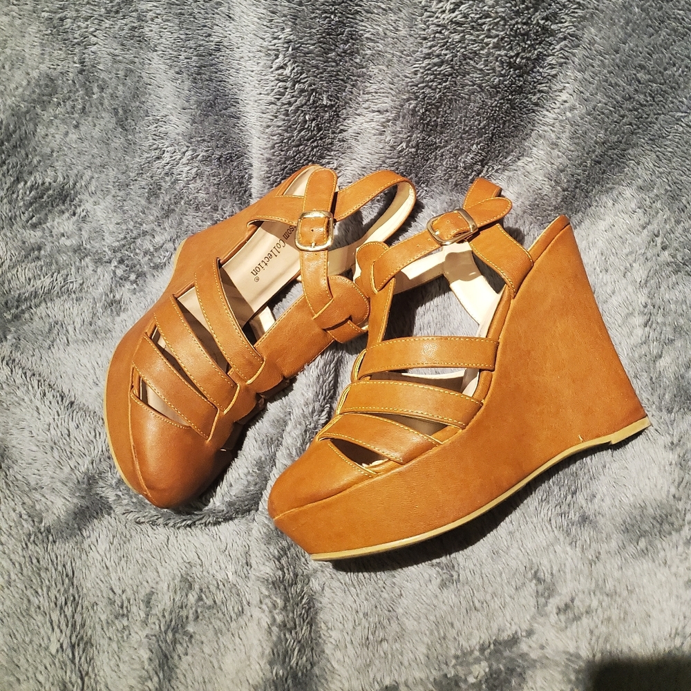 Camel color wedges